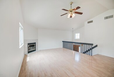 LIVING ROOM 1 PIC 3