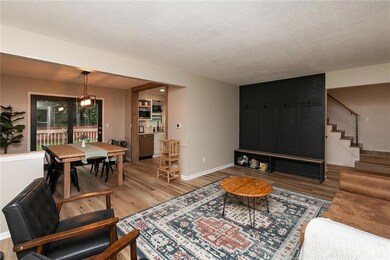 3005 Valdez Dr, Des Moines, IA 50310 - photo 4