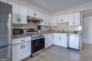 9511 Barcellona Ct, Fairfax, VA 22031 - photo 7