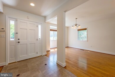 7001 W Greenvale Pkwy, Chevy Chase, MD 20815 - photo 6