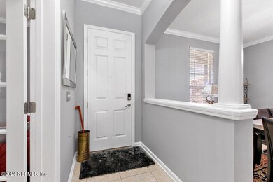 932 Woodbridge Hollow Dr N Foyer