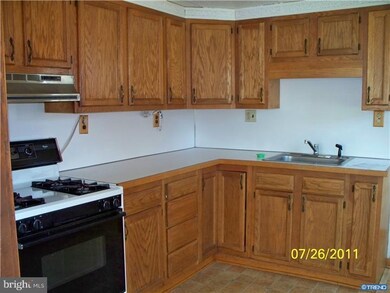 122 Stanley Ln, New Castle, DE 19720 - photo 2