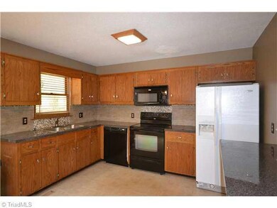 2423 Tot Hill Farm Rd, Asheboro, NC 27205 - photo 4