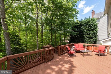 8626 James Creek Dr, Springfield, VA 22152 - photo 5