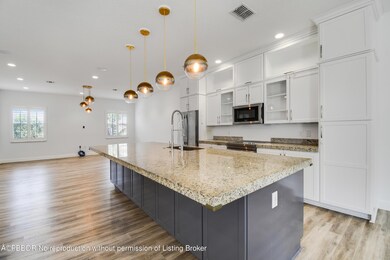 Kitchen & Living