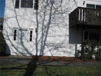 404 Chatham Cir, Warwick, RI 02886 - photo 2