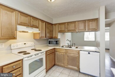 5996 Rowanberry Dr, Elkridge, MD 21075 - photo 6