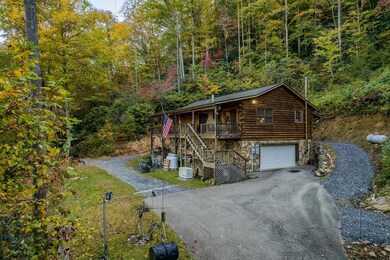 701 Treehouse Rd, Whittier, NC 28789 - photo 3