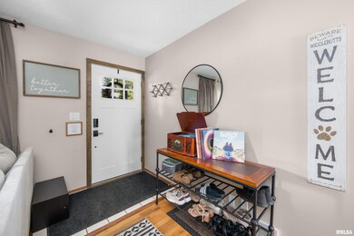 2823 Greenway Dr, Bettendorf, IA 52722 - photo 3