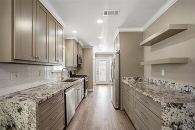 1536 Columbia St, Houston, TX 77008 - photo 3