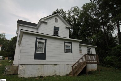 510 Sullivan St, Laurens, SC 29360 - photo 2