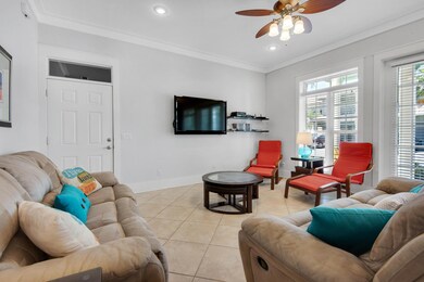 Living 2 80 St Simon St_20190419023
