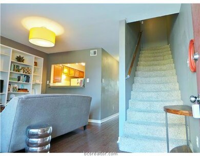 Entry/Foyer.