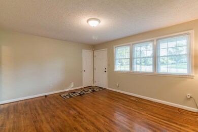 114 Tower Dr, Jacksonville, NC 28546 - photo 2