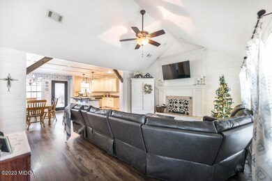 111 N Lakeshore Dr 11