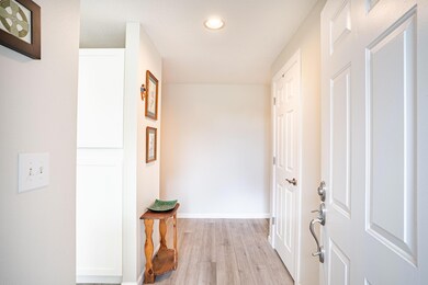 3036 NE Royal Ct, Bend, OR 97701 - photo 4