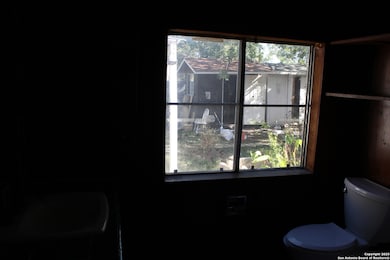 859 Thompson Place unit 3, San Antonio, TX 78226 - photo 4