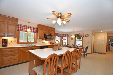 22 Dogwood Cir, Holden, MA 01520 - photo 5