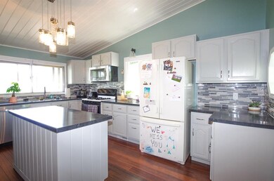 1921 3rd St SW, Cedar Rapids, IA 52404 - photo 7