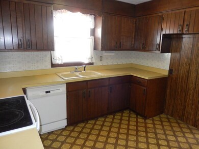 2816 Midland Dr, Erie, PA 16506 - photo 6