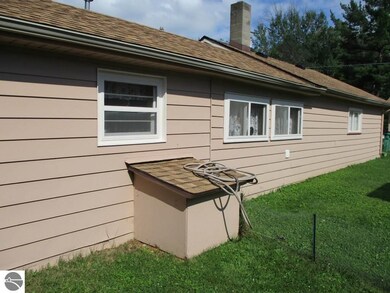 2932 W Lakeside Dr, West Branch, MI 48661 - photo 7