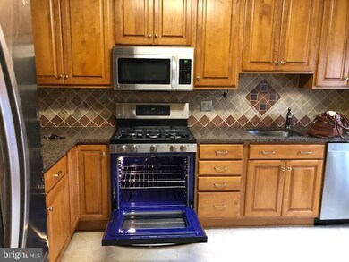 11987 Cardamom Dr, Woodbridge, VA 22192 - photo 7