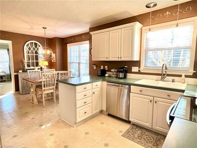 3315 Sumter Dr, High Point, NC 27265 - photo 7