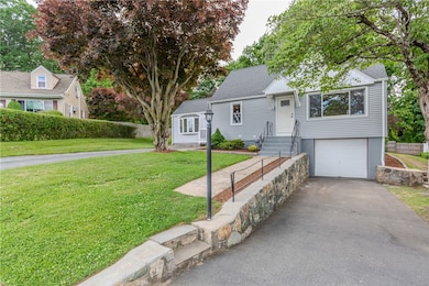 99 Westfield Dr, Cranston, RI 02920 - photo 2