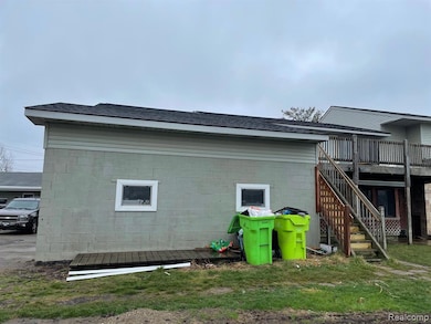 9470 Pontiac Lake Rd, White Lake, MI 48386 - photo 3