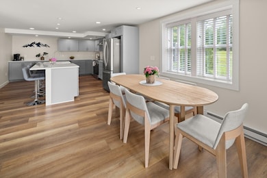 Eat-in kitchen