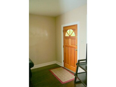 Entry/Foyer.