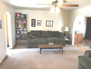 MORE SEATING AREA IN THIS LARGE LIVINGROOM