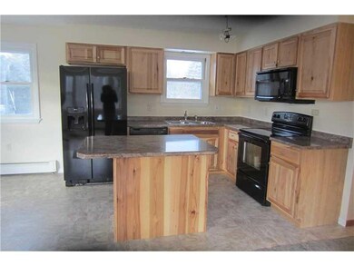 Kitchen. Smart planning: an island...