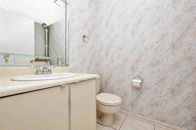 22 Balsam Ct, Wantagh, NY 11793 - photo 3