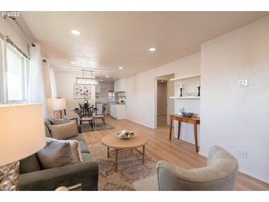 712 E 15th St, the Dalles, OR 97058 - photo 4