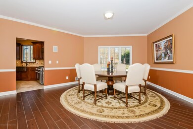 016-Dining_Room-5092232-large