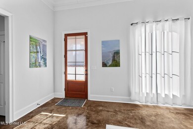 5-web-or-mls-303 Creek Court-5