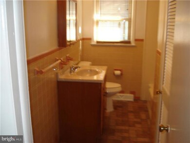 435 W 1st Ave, Runnemede, NJ 08078 - photo 6