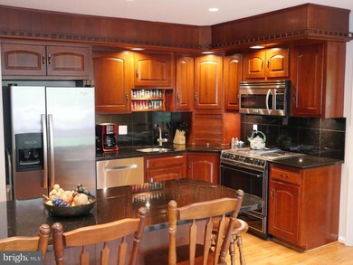 1012 Emerald Dr, Alexandria, VA 22308 - photo 5