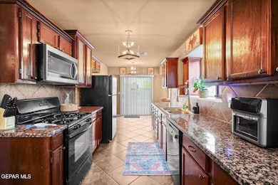 14267 Desert Cactus Dr, Horizon City, TX 79928 - photo 5