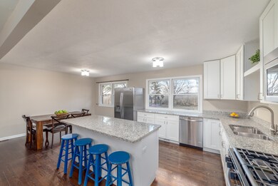 29W376 Wagner Rd, Naperville, IL 60564 - photo 6