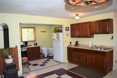 44 Jefferson St, Bethlehem, NH 03574 - photo 4