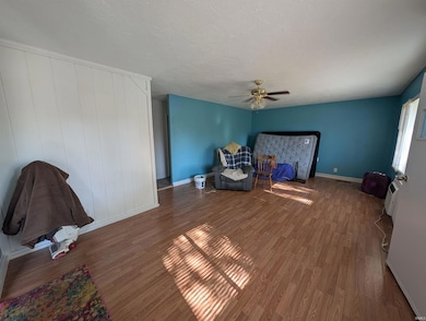 654 N Crescent Dr, Frankfort, IN 46041 - photo 4