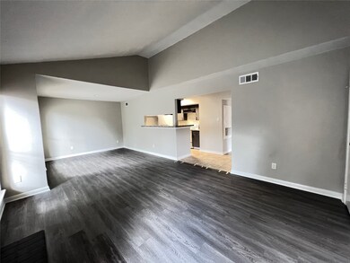 7200 T C Jester Blvd unit 25, Houston, TX 77088 - photo 5