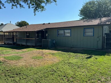 917 S Polk St, Hugoton, KS 67951 - photo 2