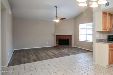 002-photo-living-room-10320936