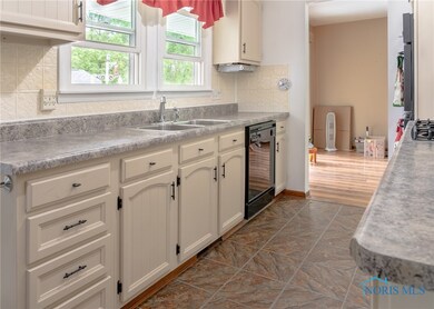 1204 Heather Dr, Findlay, OH 45840 - photo 4