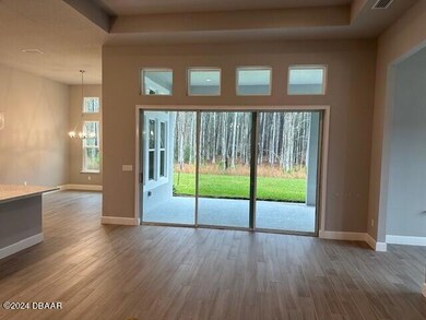 424 Stirling Bridge living room