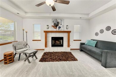 514 S Saturn Dr, Raymore, MO 64083 - photo 5