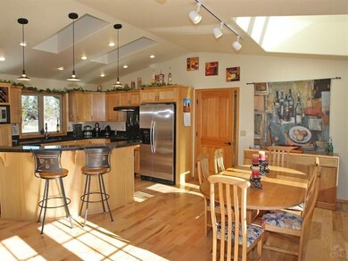 22285 Calgary Dr, Bend, OR 97702 - photo 3